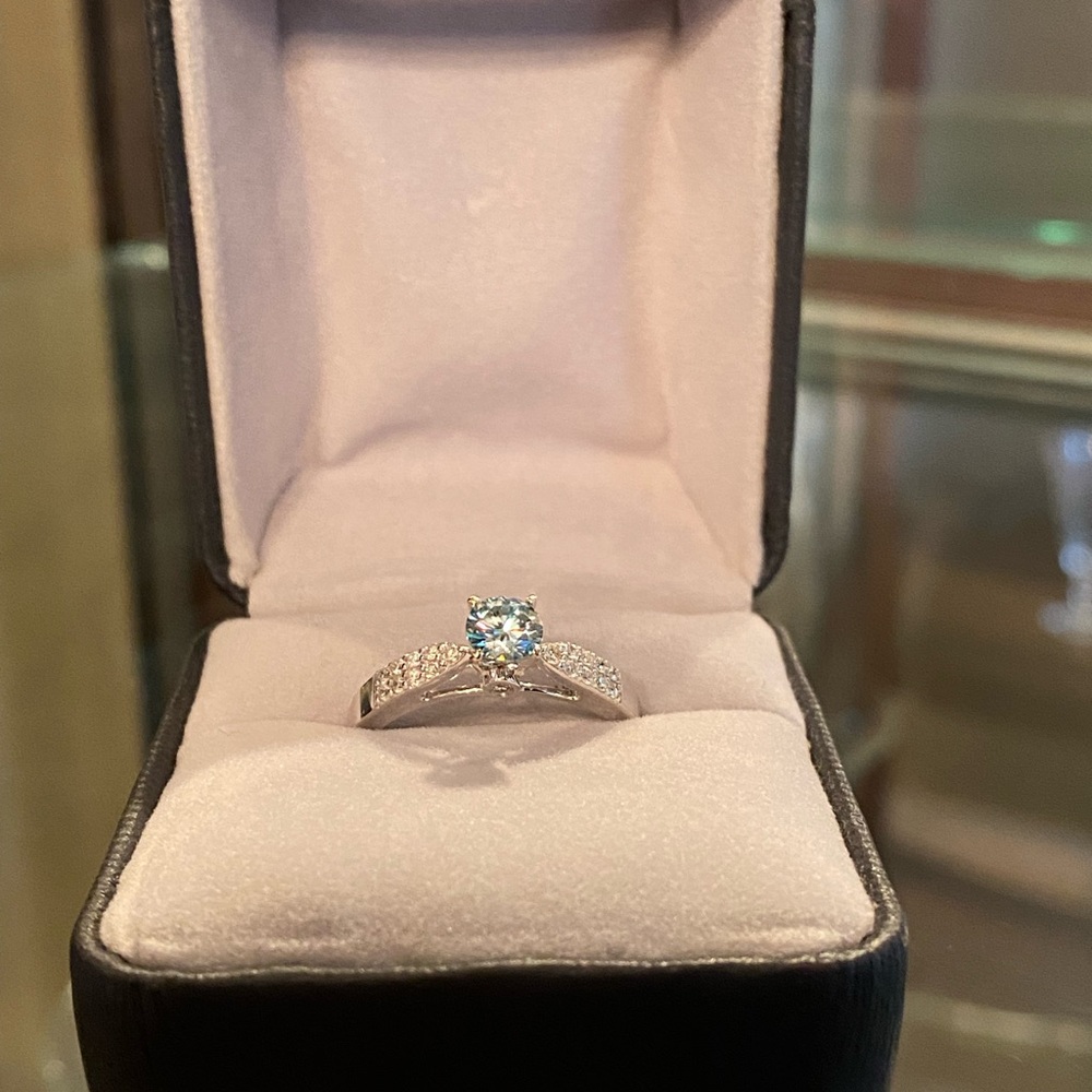 Blue Diamond Ring 14k white gold